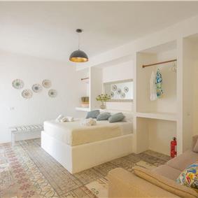 4 bedroom villa with infinity pool, Alcamo, sleeps 6-8